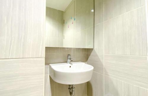 Cikarang Apartment | Modern Look and Warm Studio at Vasanta Innopark Apartment By Travelio