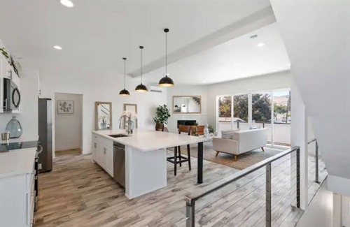 Wenatchee House | Modern Luxury 3 Story Townhome close to everything Wenatchee!