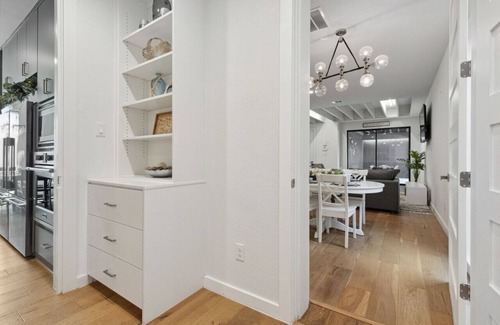 Old East Dallas House | Modern Luxury 8 Bedroom/8 Bath Connected Duplex