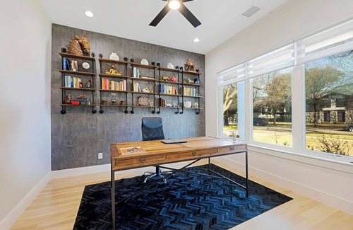 Dallas House | Modern Luxury Farmhouse Oasis w/Pool, Spa, Private Concierge, Meditation Room & Prime Location!