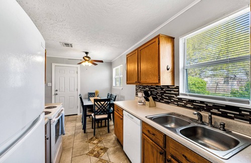 Lawton House | Modern Luxury Haven Near Fort Sill & Hospital