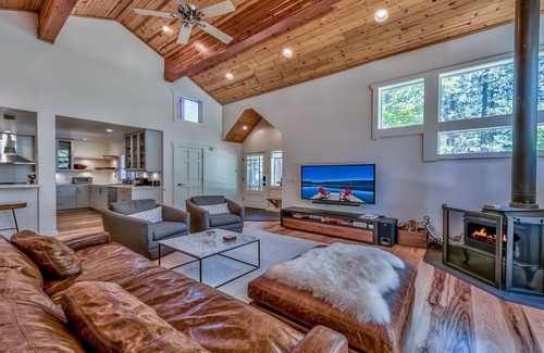 Truckee House | Modern Luxury Truckee/Donner Home in Quiet N'hood. Very near Donner Lake