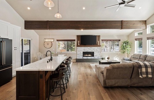 Tahoe Paradise House | Modern luxury Tahoe family home with hot tub + 2 king suites!