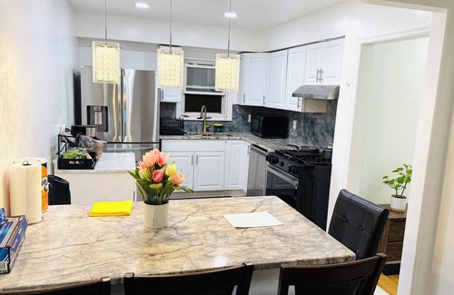 Union City House | Modern LXY 3 BR entire Apt near Manhattan, NYC + Free Parking. Bus access to NYC