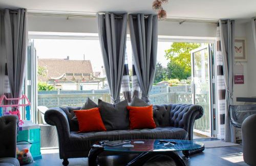 Rainham House | Modern Medway Bungalow - 3BR Garden & Free Parking, Kent