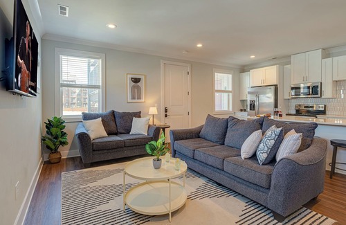 Melrose Cottage | Modern Melrose-sleeps 8- Mins to Downtown Broadway