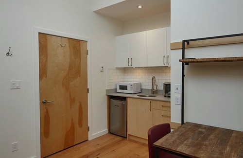 Gonzales Apartment | Modern Micro-Suite in Fairfield/Gonzales with Private Deck