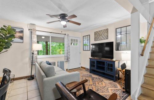 Ridgeway House | Modern Mountain Cottage w Hot Tub, Fire Pit, WiFi