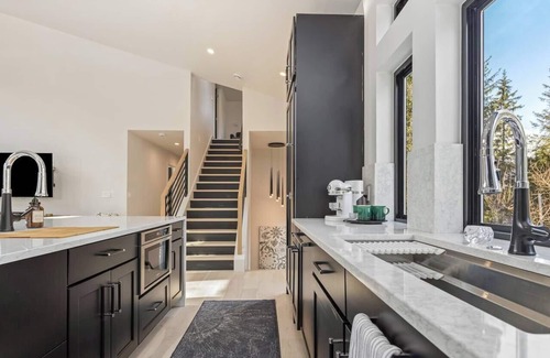 Alyeska House | Modern Mountainside Chalet - Escape to Girdwood