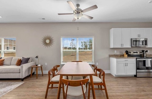 Grandville Apartment | Modern New Build 12BR 12BA w Garage Patio