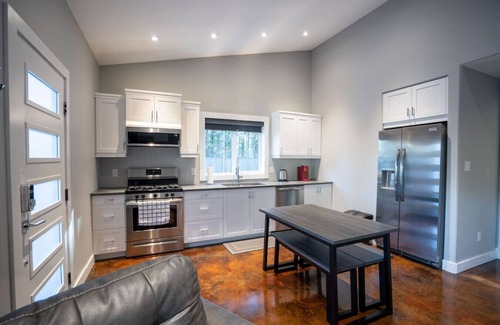 Port Alberni House | modern new build 2 bdrm 2 bath