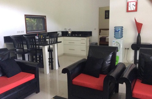 Senggigi House | Modern new bungalow in cozy holiday park + swimming pool