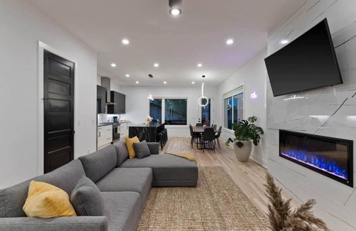 North Nashville House | Modern New Nashville oasis minutes to broadway