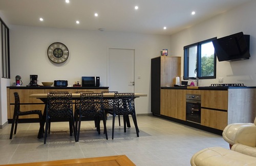 Hillion House | Modern, new single-storey villa close to the sea