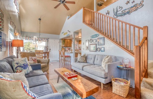 Roads End House | Modern Ocean View Home with Hot Tub 1 block from Beach in Roads End