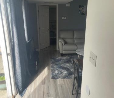 Prince's Bay Apartment | Modern one bedroom apartment