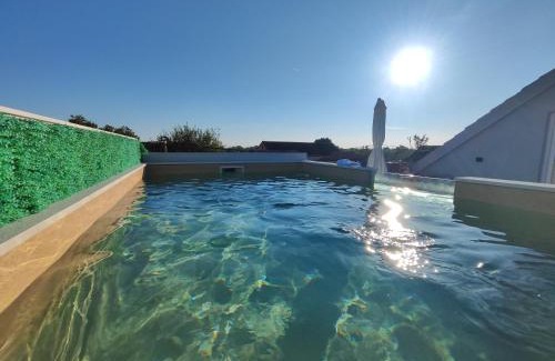 Drinovci Apartment | Modern penthouse Ivan with rooftop swimming pool and jacuzzi