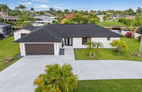 Caloosahatchee House | Modern Pool Home Sleeps 16 Fully Renovated