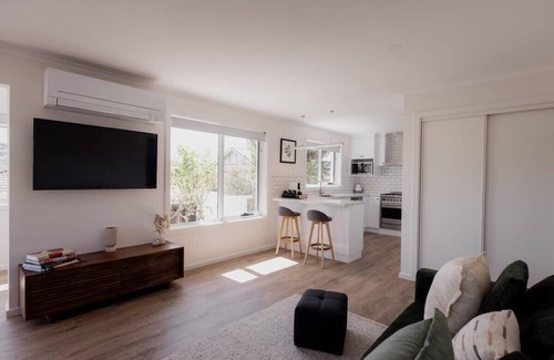 Bellerive Apartment | Modern refurbished unit in charming Bellerive