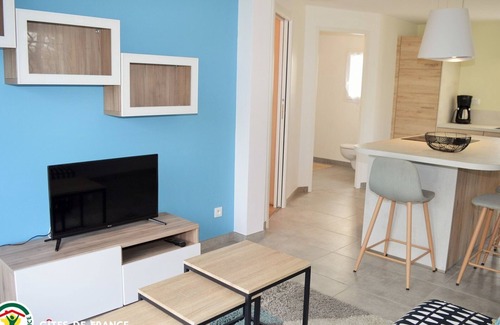 Amboise Cottage | Modern rental in Amboise with pool, garden, and wifi