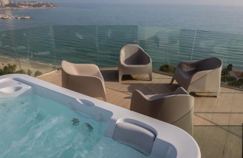 L'Albufereta Apartment | Modern sea front jacuzzi Blue Sky