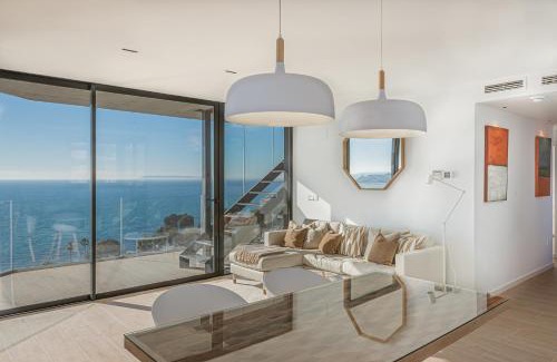 L'Albufereta Apartment | Modern sea front jacuzzi Blue Sky