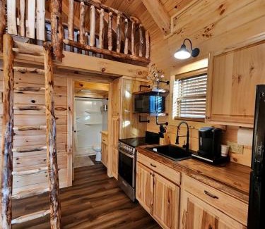 Scio House | Modern Spacious Cabin with Jacuzzi and Panoramic Views in Ohio