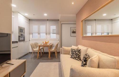 Barrio de La Latina Apartment | Modern Stay in La Latina for 3 - Vibrant Madrid Location Latina Toledo VII