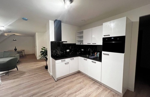 Goirle Apartment | Modern stay with parking, WiFi, and a full kitchen near Goirle’s shops and scenic trails.