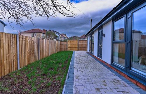 Filton House | Modern studio w/underfloor heating & parking