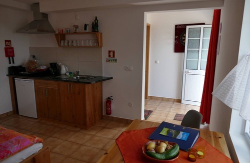 Santo Espirito Apartment | Modern studio with sun terrace in a large garden