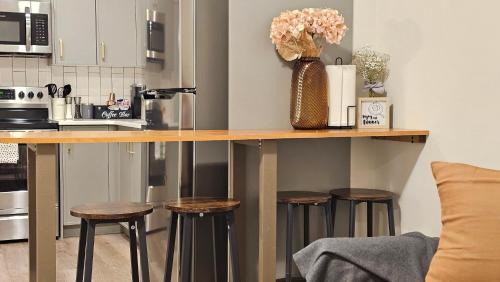 Southeast Calgary Apartment | Modern Suite - Separate Entry - Self Check-In