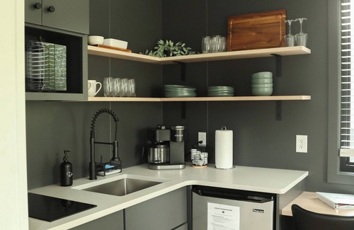 Milroy Cabin | Modern Tiny Home 25 w/Hot Tub!