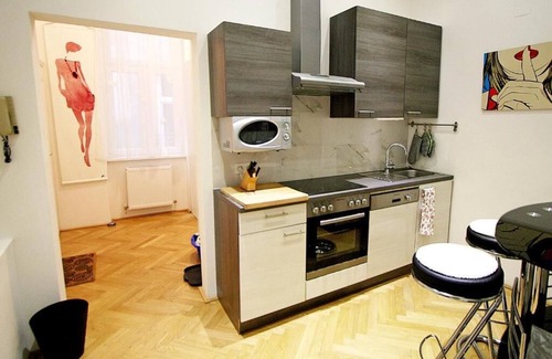 Schottenfeld Apartment | Modern vacation apartment (70sqm) for 4 people with kitchen