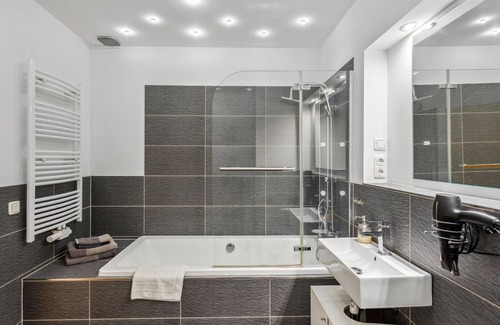 Rotha Apartment | Modern vacation apartment in the old town of Rötha.