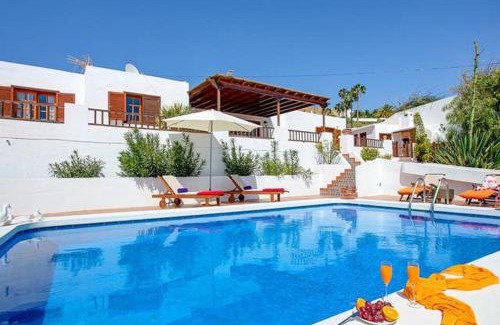 Nazaret Villa | Modern Villa in Nazaret with Private Pool