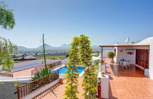 Nazaret Villa | Modern Villa in Nazaret with Private Pool