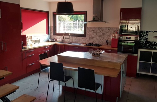 La Tour-d'Aigues House | MODERN VILLA OF 150 M2 AT THE FOOT OF LUBÉRON - 10 PEOPLE - 4 BEDROOMS - POOL