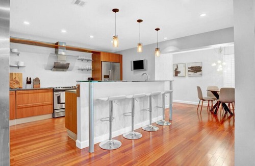 Poinsettia Heights House | Modern Villa w/Heated Pool+Outdoor Amenities+WFH