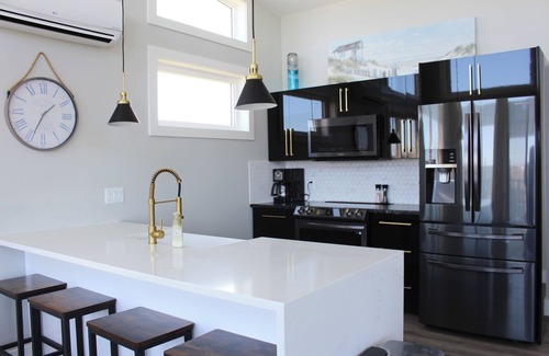 Bayview Cottage | Modern Water Front Cottage Close To Cavendish Beach!