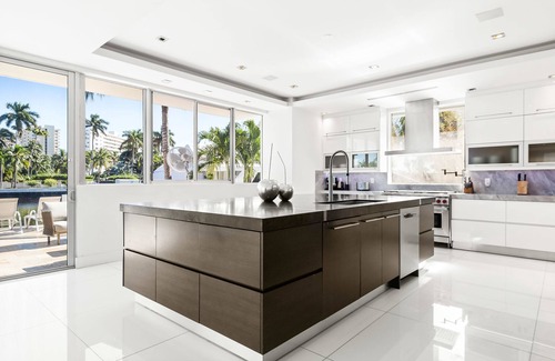 Downtown Fort Lauderdale House | Modern Waterfront Mansion in the heart of Las Olas minutes from the Beach