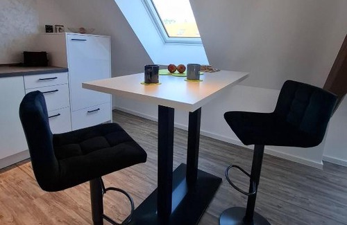 Knielingen Apartment | Moderne DG-Wohnung mit Flair in guter Lage