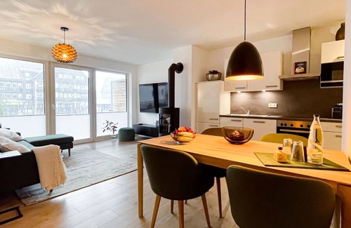 Langewiese Apartment | Moderne Ferienwohnung im Stadtzentrum: 3 Zimmer, Südbalkon und Infrarotkabine fü