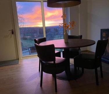 Hilpoltstein Apartment | Moderne Ferienwohnung am Rothsee