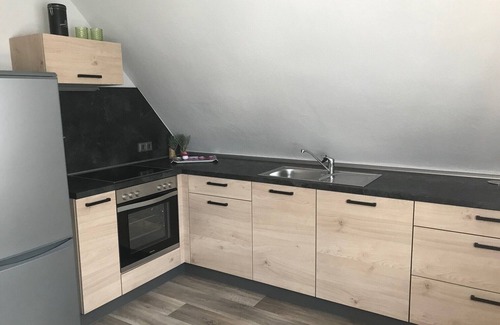 Steinwiesen Apartment | Moderne Nichtraucher-Ferienwohnung mit Balkon, WLAN und Parkmöglichkeit