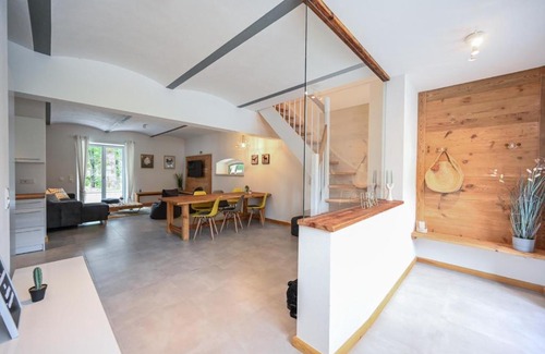 Eckartsberg Apartment | Moderne und gemütliche Maisonette-Ferienwohnung mit Terrasse und WALLBOX im FarmHouse Eckartsberg bei Zittau