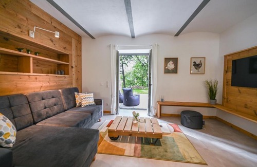 Eckartsberg Apartment | Moderne und gemütliche Maisonette-Ferienwohnung mit Terrasse und WALLBOX im FarmHouse Eckartsberg bei Zittau