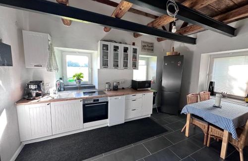 Neuenmarkt Apartment | Modernes Bauernhaus - 3 Schlafzimmer, Küche, Bad, Wohnzimmer, Kaminofen, WaterRower