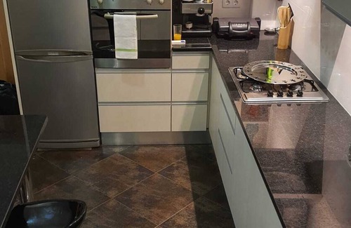 Batalha House | Modernes Haus bis zu 6 Personen mit Pool und Terrasse