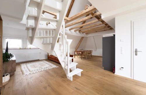 Lechhausen Apartment | Modernes Maisonette-Apartment mit Terrasse I Augsburg City